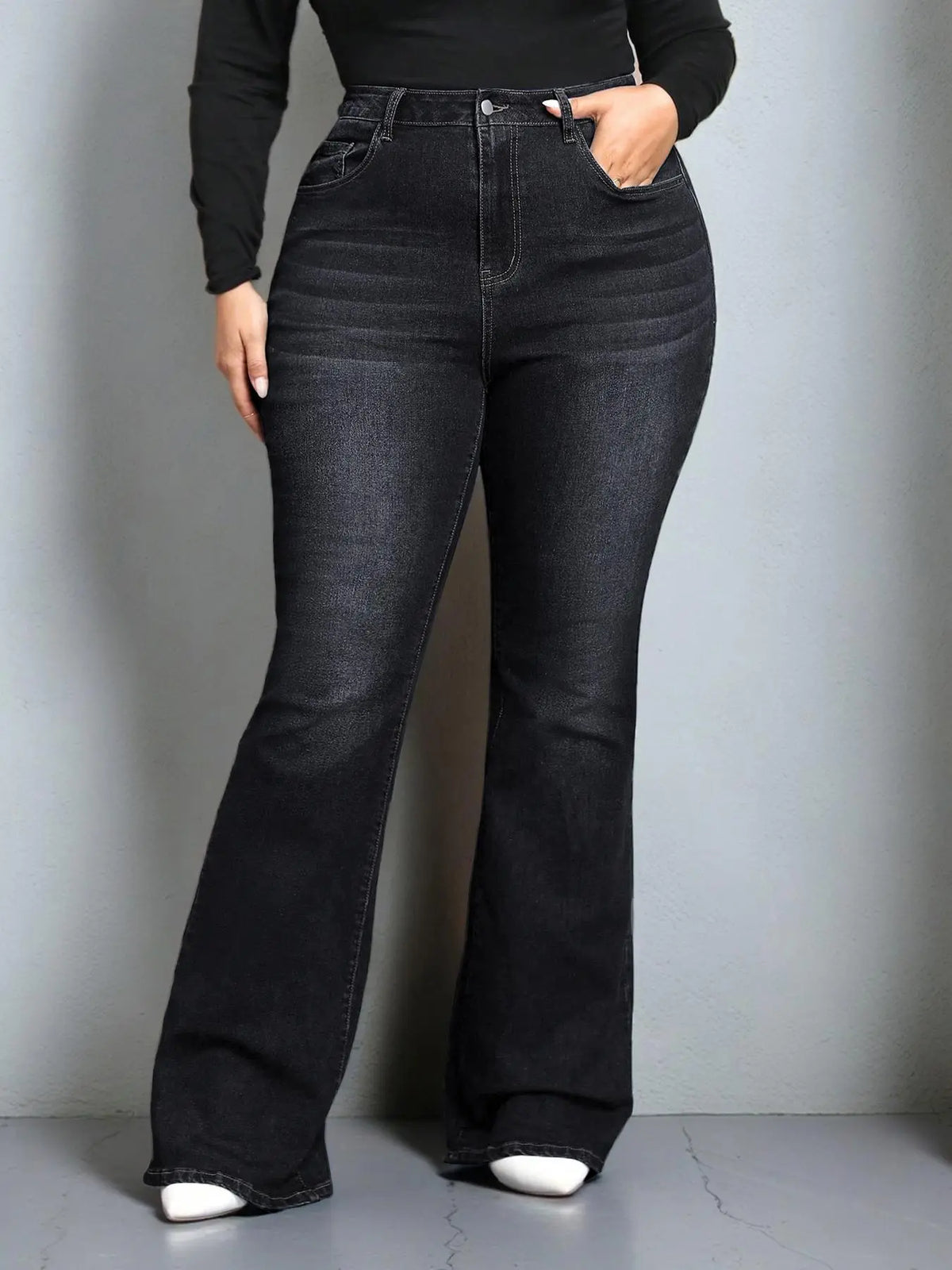 Plus Size Plain Pocket Button Flare Leg Jeans