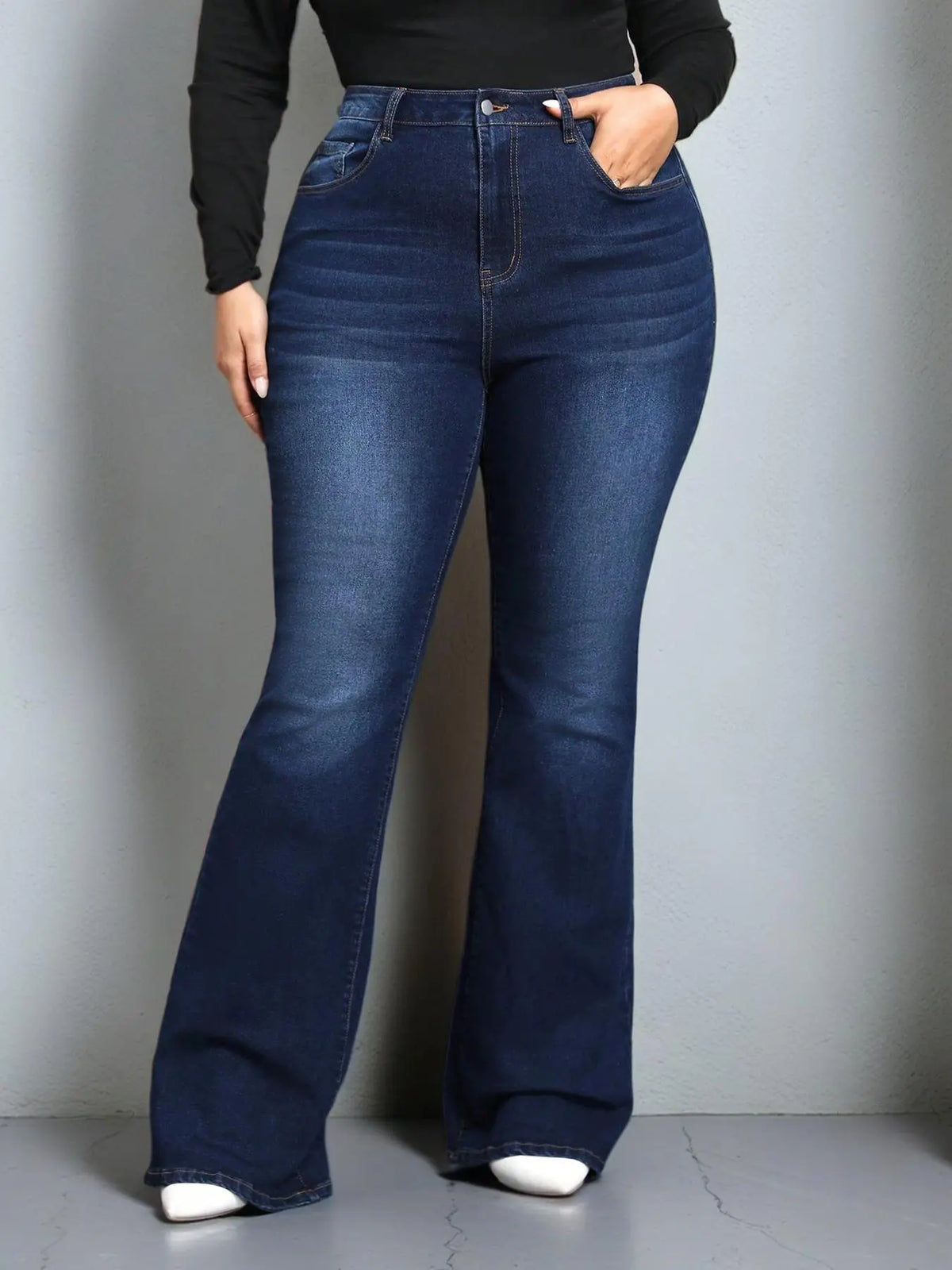 Plus Size Plain Pocket Button Flare Leg Jeans