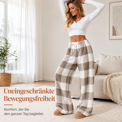 ☁️ Wohlfühl-Komfort | Plüschige Damenhose mit Karomuster und weitem Bein
